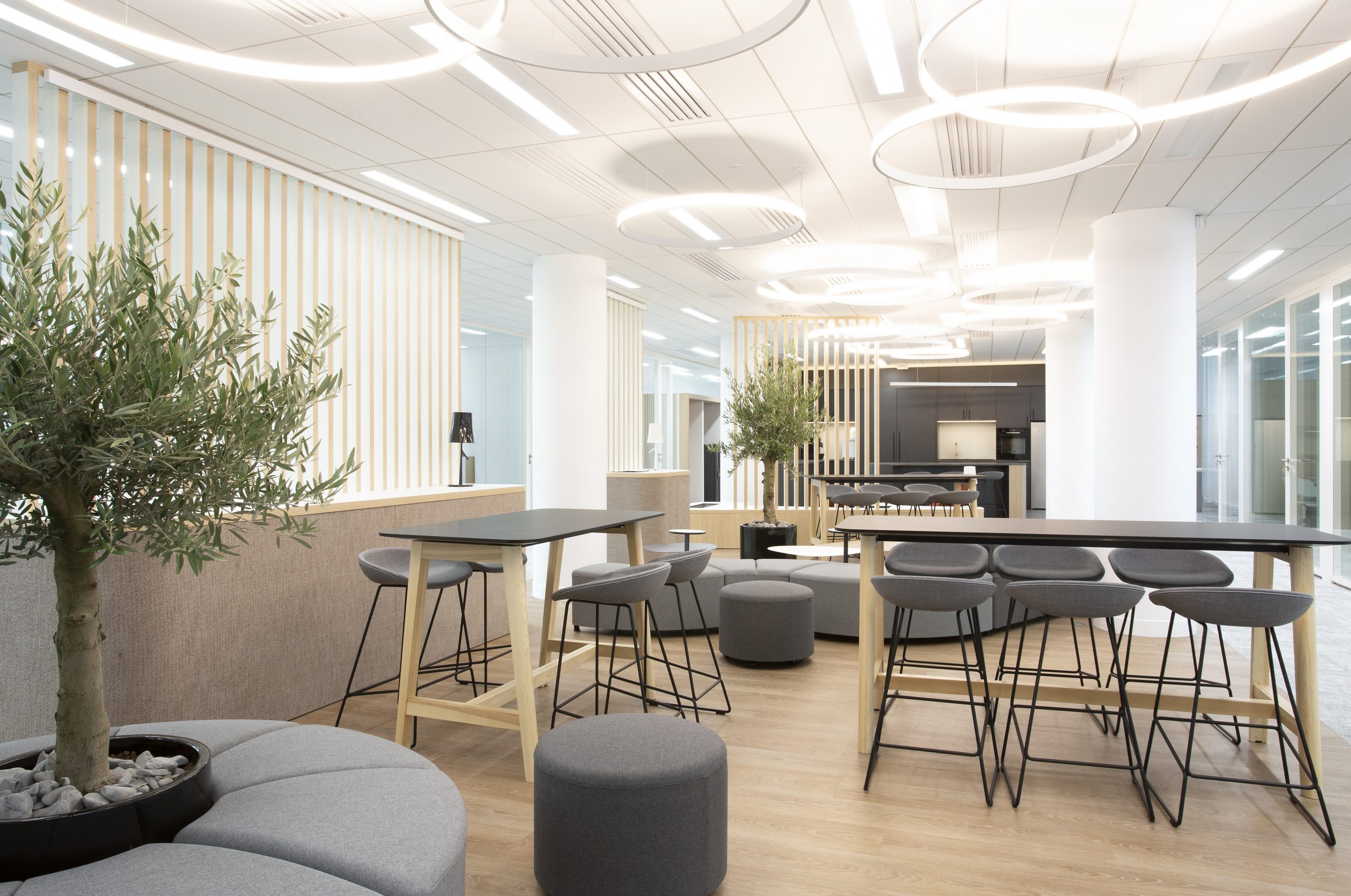 solution-plafond-rayonnant-bureau