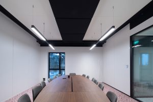 plafond-climatique-flexible-pour-bureaux-tertiaires