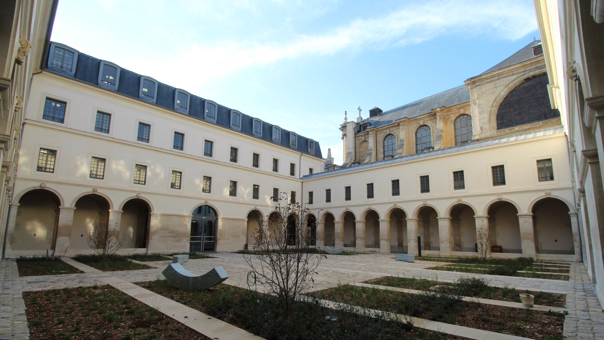 plafond-rayonnant-ecole-confort-et-performance